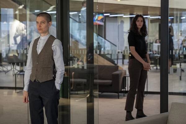 Miliardy - Hostis Humani Generis - Z filmu - Asia Kate Dillon