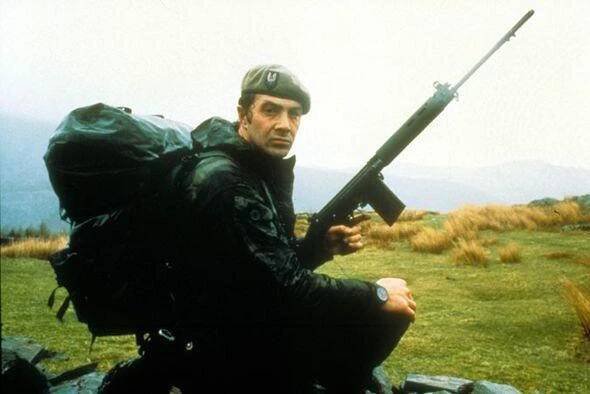 Lewis Collins fotky