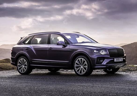Bentley Bentayga EWB nabídne vrchol luxusu. Vyhřívanými loketními opěrkami to jen začíná
