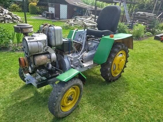 Prodám malotraktor domácí výroby, motor TK14, převodovka asi Praga RN, zadní náprava z Pragy V3S, zkrácená s uzávěrkou