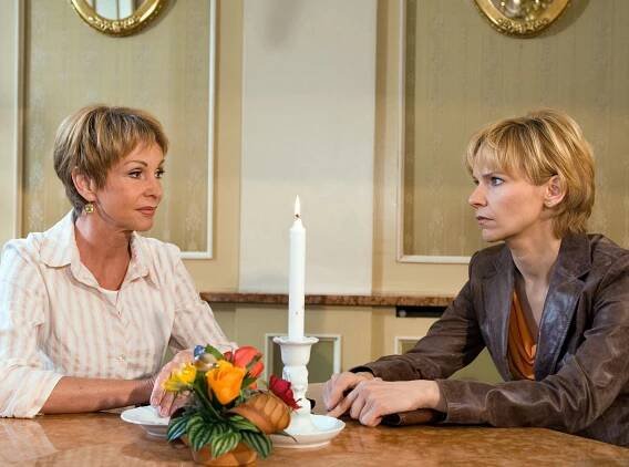 In aller Freundschaft - Einsam, zweisam, dreisam - Z filmu - Uta Schorn, Andrea Kathrin Loewig