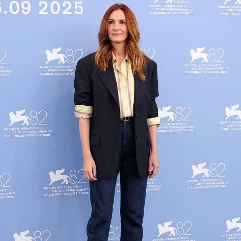 Julia Roberts leiht Amanda Seyfried bei den Filmfestspielen in Venedig ihren genialen Jeans-Look von Versace
