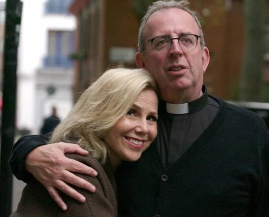 Richard with arm around Sally Phillips