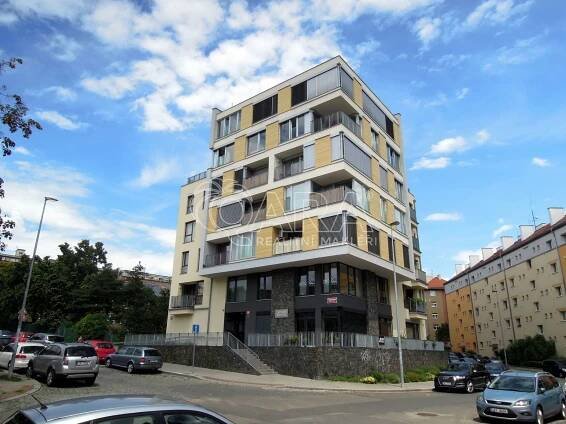 Pronájem bytu 2+kk 36 m2 U Roháčových kasáren, Praha 10 - Vršovice – QARA