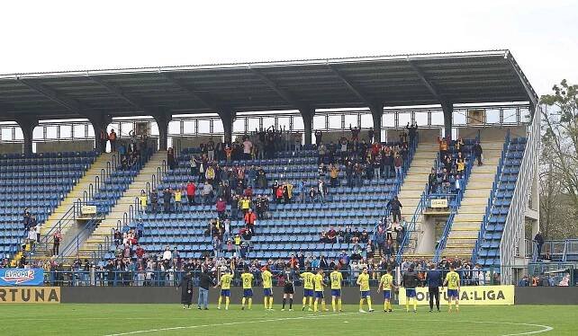 Fotbalisté Zlína (žluté dresy) ve 2. kole skupiny o záchranu zdolali doma Teplice přesvědčivě 3:0.