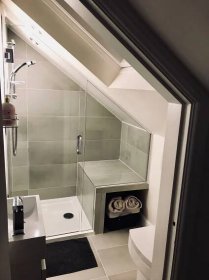 attic renovation tips #atticrenovationplans #narrowatticbathroom Bad, Rom, Baden, Kamar Mandi, Dekorasi Rumah