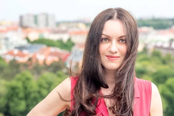 Pavla Horáková: „Složití lidé jsou pro mě mnohem zajímavější, v životě i příbězích.“ V roce 2019 vyhrála cenu Magnesia Litera za prózu, nyní jí vychází nová kniha Okno na západ