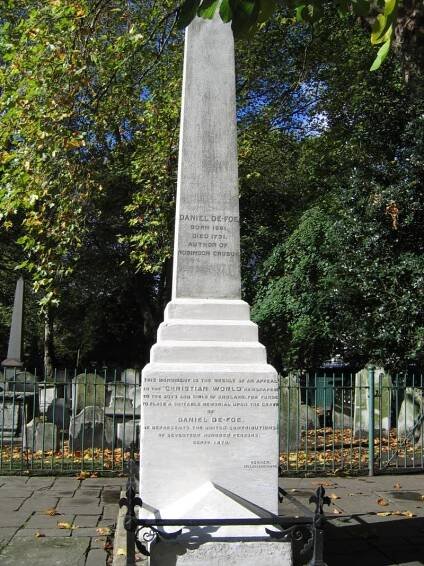 Soubor:Daniel Defoe monument Bunhill Fields.jpg