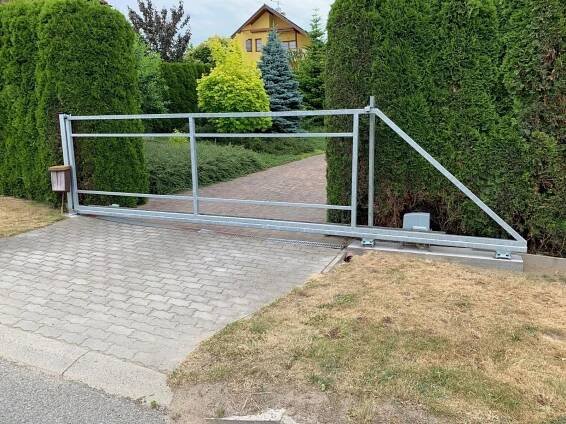 Brána posuvná samonosná, NOVÁ, ZINKOVANÁ, 6m, CZ výroba, SKLADEM  - Stavebniny
