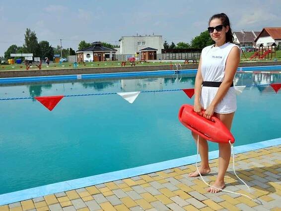 Plavčice Monika Novotná na koupališti v Duchcově