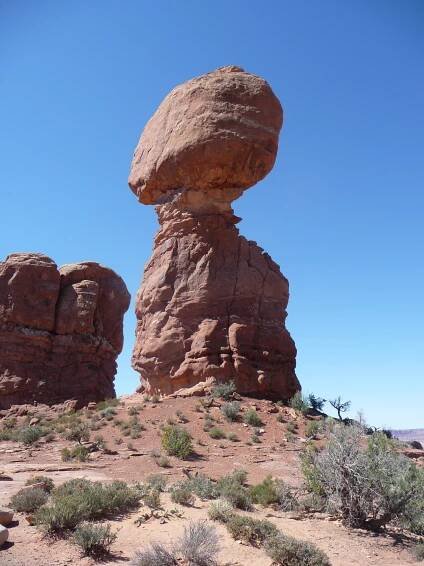 Soubor:Balanced rock.JPG – Wikipedie