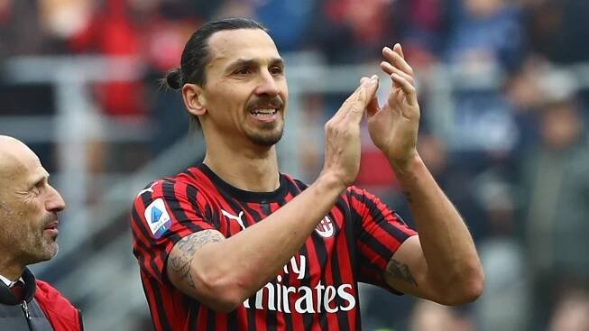 Zlatan Ibrahmovič pomáhá v boji proti zákeřnému nepříteli