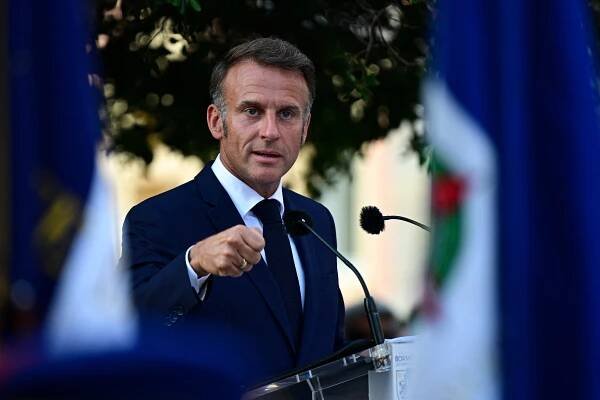 Macron Warns Russia of Tougher Sanctions if Peace Talks Fail