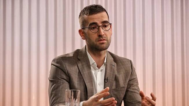 Šéf Českých drah Krapinec v Hráčích: Ve vlacích bude internet od Elona Muska!