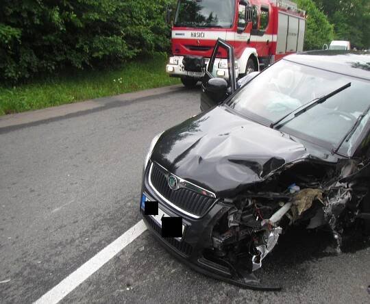 Nehoda dvou osobních vozidel si vyžádala zranění čtyř osob. | hasici.cz 