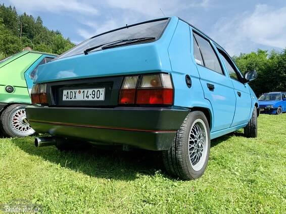 Celorepublikový sraz Favoritů < srazy škodovek < galerie < skoda-virt.cz