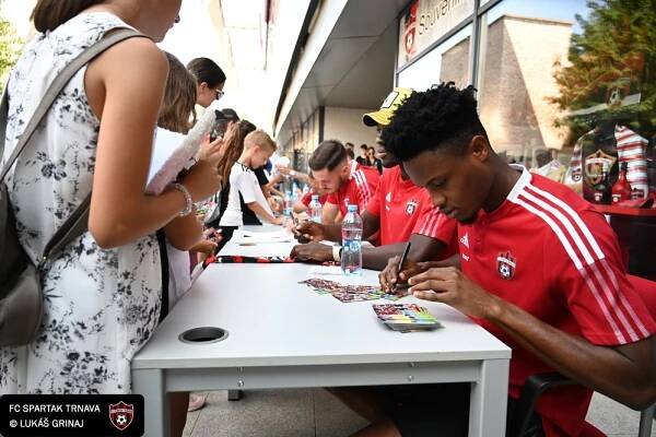 FC Spartak TrnavaAutogramiáda spartakovcov s Janom Kollerom a Martinom Škrtelom - FC Spartak Trnava