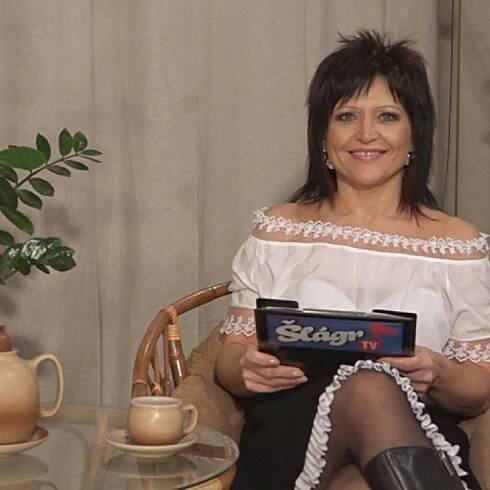 Mára byla hlavní tváří TV Šlágr do té doby, než se provalil její románek s majitelem televize Karlem Peterkou.