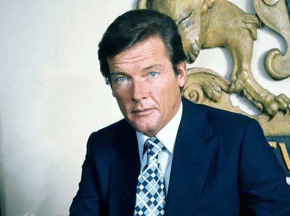 Súbor:Sir Roger Moore Crop.jpg – Wikipédia