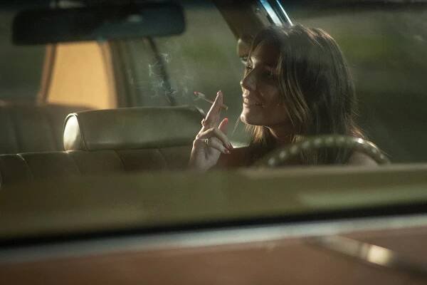 Sny o Manhattanu - Absolventi - Z filmu - Caitlin Stasey