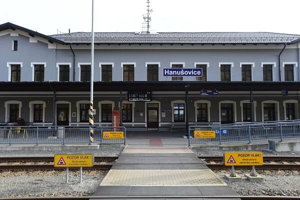 Oprava nádraží v Hanušovicích je hotová, s pracemi před stanicí chce pokračovat i radnice
