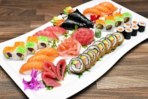 Neomezená konzumace ze sushi baru v restauraci na Střeleckém ostrově