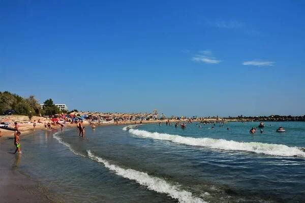 MANGALSKO, RUMUNSKO - 28. srpna 2018: pláž Mangalia Saturn resort Constanta County - Rumunsko — Stock obrázek