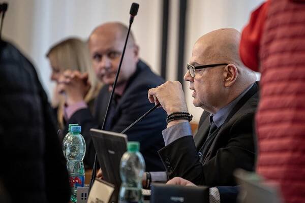 Primátorem Ostravy je oficiálně Jan Dohnal. Radu města tvoří těchto 11 politiků