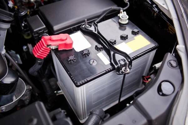 Desulfatace autobaterie v domácích podmínkách – jde to?