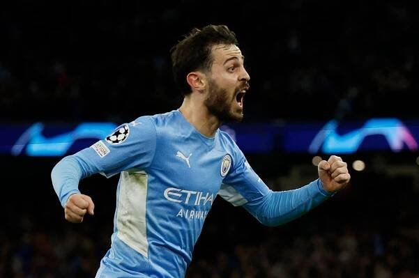 Manchester City dal čtyři góly, ale naději Realu do odvety udržel Benzema