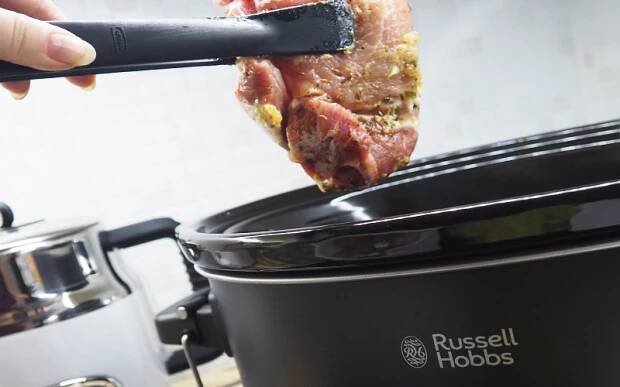 Vaření v Russell Hobbs pomalém hrnci Sous Vide a Retro kolekce