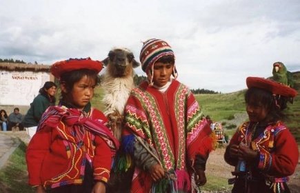 Ropa típica de niños en Perú