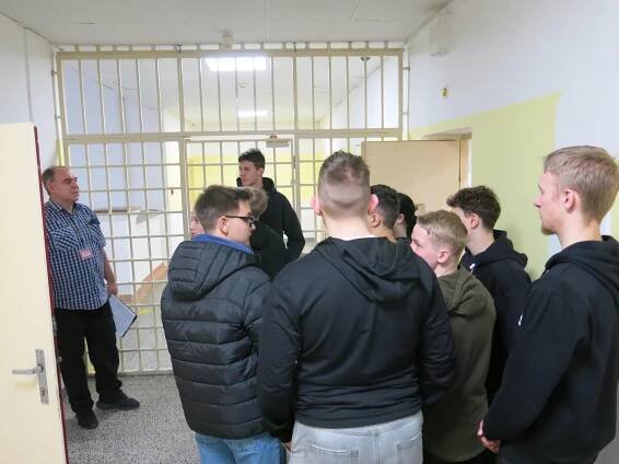 Budoucí požární technici nahlédli do ostravské vazební věznice | Vězeňská služba České republiky