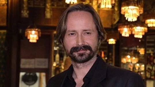 Nechal si narůst vousy, aby ho nekamenovali? Jako hladce oholený měl Jaroslav Plesl druhou nejzápornější roli své kariéry