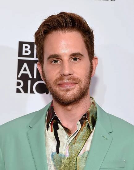 Red Carpet — Melissa DeZarate - Men's Groomer