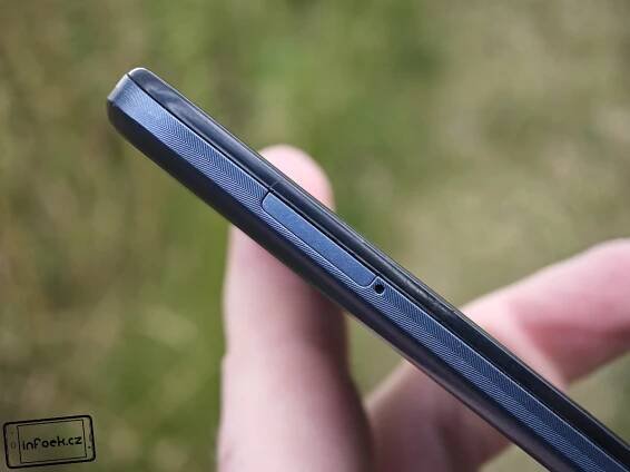 RECENZE: TCL 40 SE – pod 4 500 Kč nabízí stereo, 6/256 GB a NFC – Infoek.cz