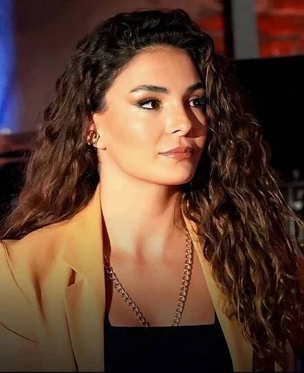 Ebru Şahin Kimdir?