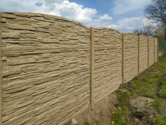 Betonový plot | Nové bydlení – aktuální nabídka bytů, domů a pozemků v celé ČR
