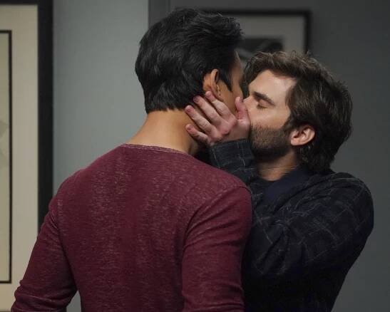 Chirurgové - Ještě stojím - Z filmu - Jake Borelli