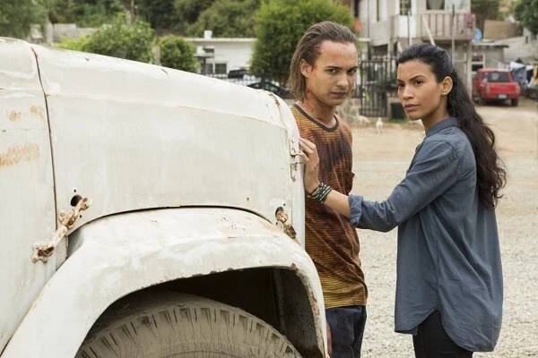 Živí mrtví: Počátek konce - Duch - Z filmu - Frank Dillane, Danay Garcia