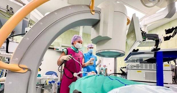 Pacientka s cystickou fibrózou podstoupila v pražské Fakultní nemocnice Motol již svou třetí transplantaci plic.
