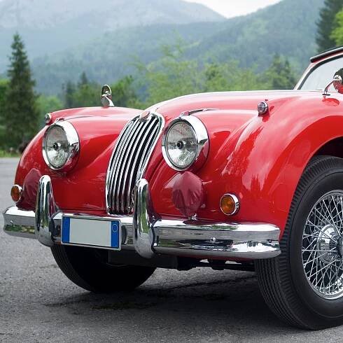 Picture of classic Jaguar XK car model. Link to webshop for Jaguar XK parts.