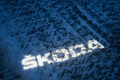 Škoda má světový rekord v driftování. Enyaq klouzal po led�ě přes sedm kilometrů