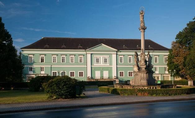 STÁTNÍ ZÁMEK DAČICE - Živéfirmy.cz