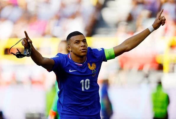 Za Real Madrid hrát může, za národní tým ne. Mbappé ve Francii čelí kritice