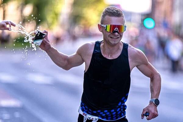 FOTO: Běželi jste s Karlem Poborským půlmaraton? Najdete se ve fotogalerii?