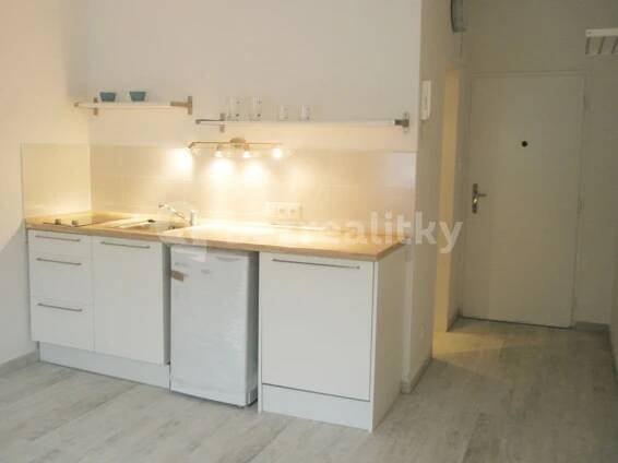 Pronájem bytu 1+kk 22 m², Lidická, Karlovy Vary, Karlovarský kraj
