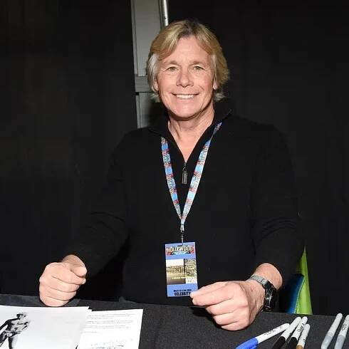 Christopher Atkins se dnes už herectví nevěnuje. Stal se z něj řezbář. 