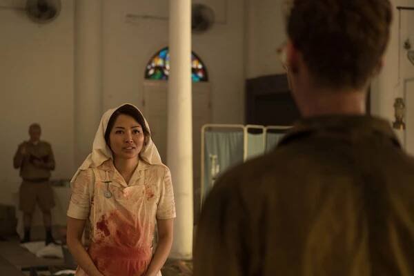 Sevření Singapuru - Survival Instinct - Z filmu - Elizabeth Tan, Luke Treadaway