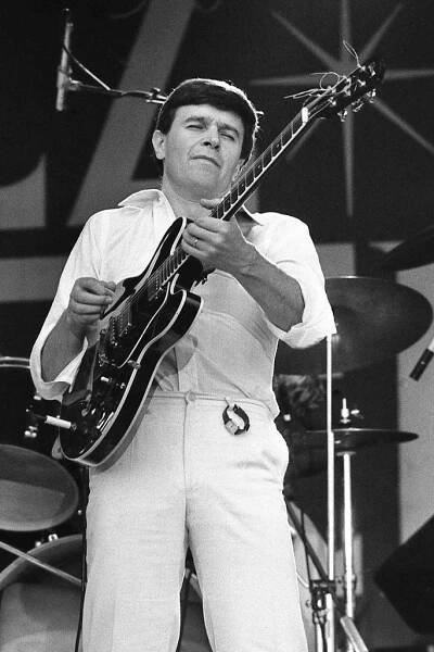 John McLaughlin (musician) - Wikipedia
